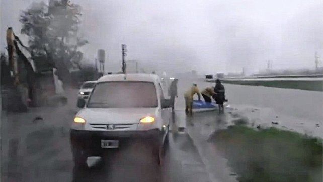 Provincia de Buenos Aires: tras las lluvias colapsaron las rutas nacionales 8 y 9
