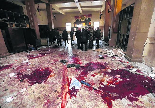 Demencial. El Palacio de Justicia de Damasco fue blanco de un ataque.