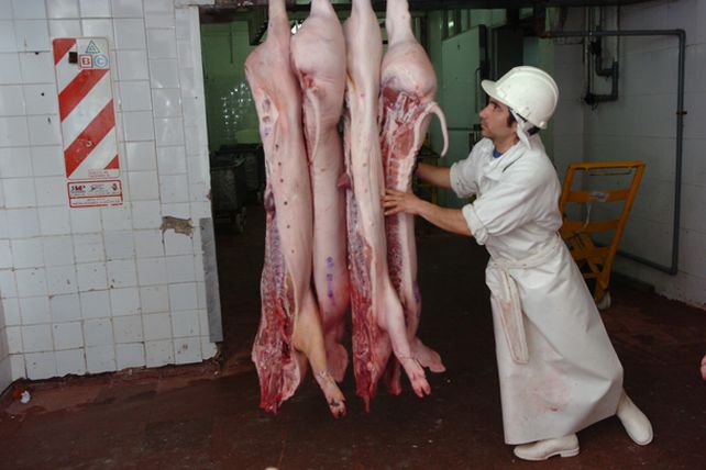 Los frigoríficos, el eslabón que más sufre la caída del consumo