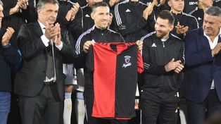 Ignacio Astore, Lionel Messi y Claudio Tapia en la despedida de Maxi Rodríguez hace dos años.
