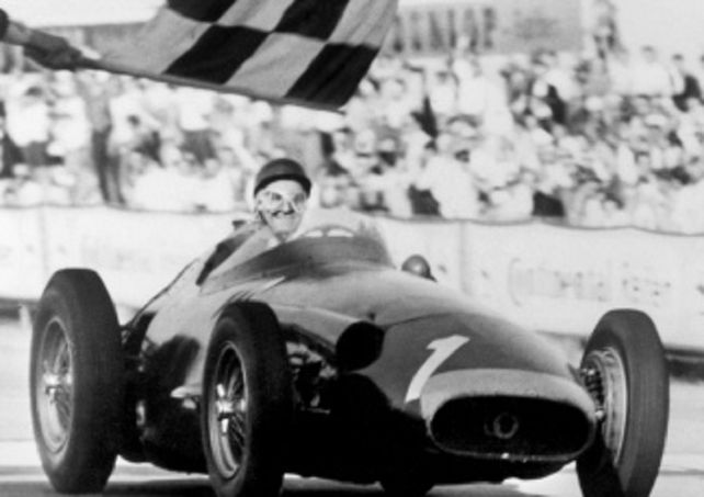Juan Manuel Fangio, en 1951, donde obtuvo su primer título mundial. En Alemania, dos carreras antes del final, llegaría a las 11 en Fórmula 1.