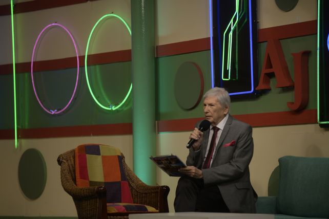 En su nuevo espacio. Alberto J. Llorente sale al aire para Somos Rosario desde sus estudios de Rubén Darío 1369.