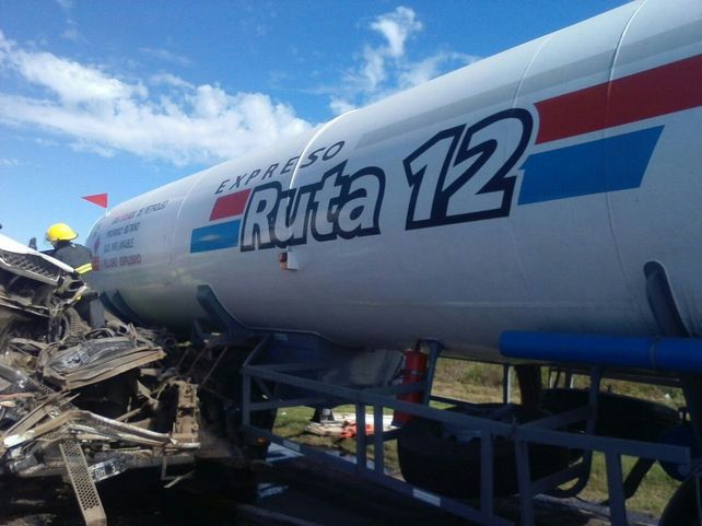 Autopista Santa Fe - Rosario: choque en cadena de dos autos y dos camiones