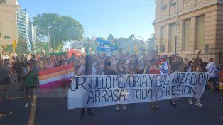 Paraná: masiva participación en la Marcha Federal del Orgullo y contra Milei