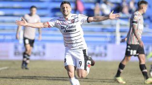 Juan Manuel García celebra el gol ante Vélez.