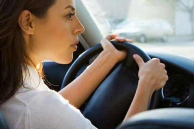 A firman que las mujeres manejan mejor que los hombres