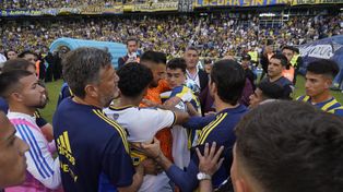 El final en el Gigante fue tan caliente como el trámite del 2 a 2 de canallas y xeneizes.
