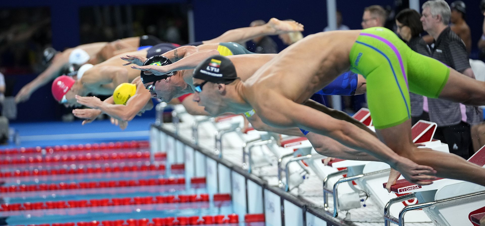 Los nadadores toman la salida en la segunda ronda del relevo masculino de 4x200 metros estilo libre en los Juegos Olímpicos de Verano de 2024, el martes 30 de julio de 2024, en Nanterre, Francia. (Foto AP/Petr David Josek) Los nadadores toman la salida en la segunda ronda del relevo masculino de 4x200 metros estilo libre en los Juegos Olímpicos de Verano de 2024, el martes 30 de julio de 2024, en Nanterre, Francia. (Foto AP/Petr David Josek)