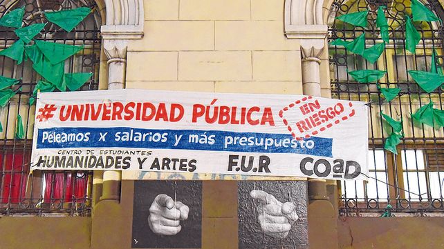 Alerta. Estudiantes y docentes de la Facultad de  Humanidades de la UNR advirtieron que