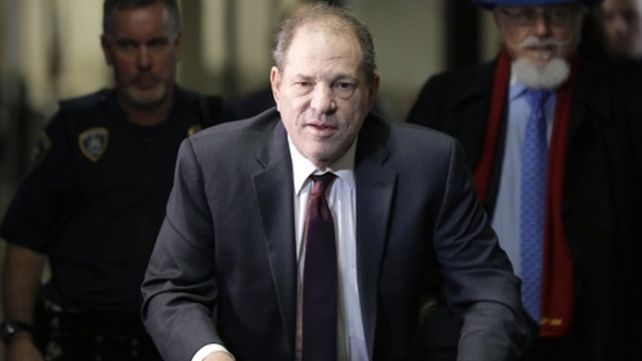 Justicia. Weinstein caminaba con un andador durante el juicio. Dijo estar confundido con la sentencia.