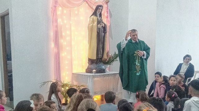 Colonia Avellaneda: fiesta de Santa Teresa de Los Andes