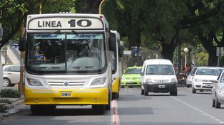 El carril exclusivo en Rivadavia cosecha quejas y suma adeptos