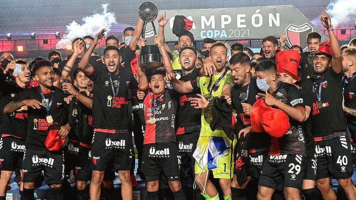 Colón celebra el primer aniversario y grita fuerte campeón