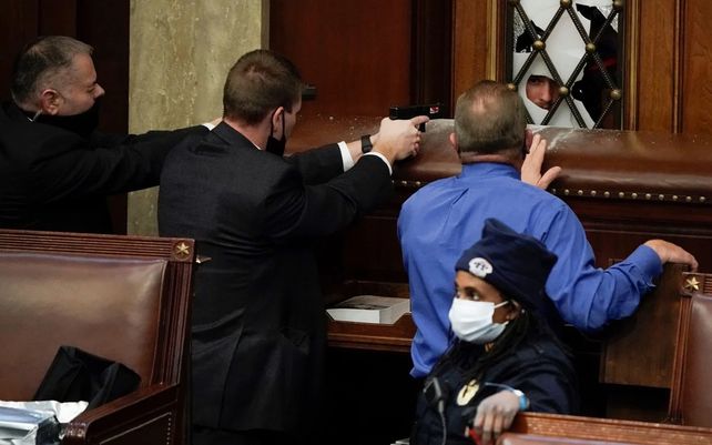 La toma del Capitolio de los EE. UU. en imágenes