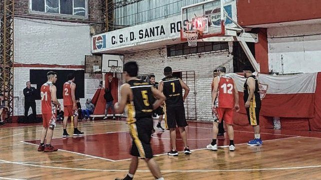 El Pozo dejó en el camino a Santa Rosa y se metió en las semifinales del Torneo Promocional. El Pozo dejó en el camino a Santa Rosa y se metió en las semifinales del Torneo Promocional.