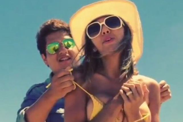 Un infartante topless