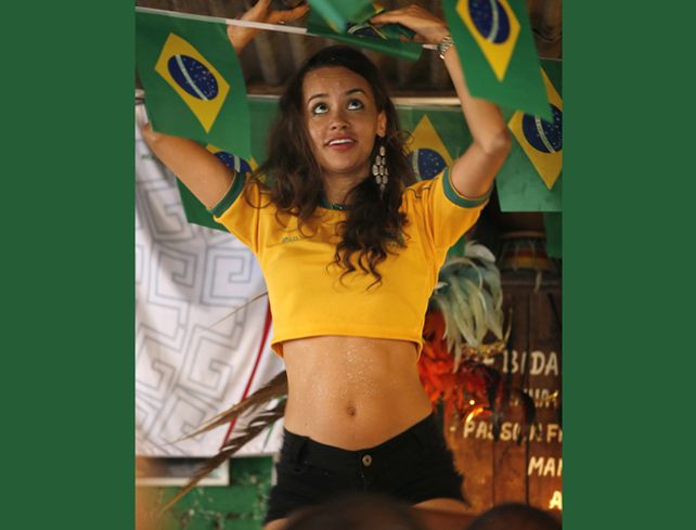 La hinchada femenina desplegó la sensualidad carioca en el primer partido del Mundial