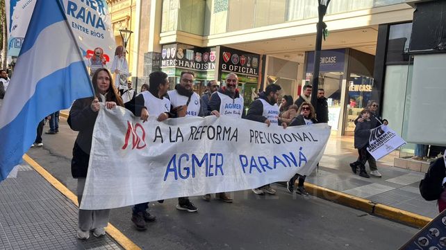 Este miércoles la Multisectorial marchó desde la Caja de Jubilaciones hasta Casa de Gobierno en rechazo de la Reforma Previsonal