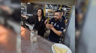 La vicepresidenta visitó una tradicional pizzería porteña y otra vez encendió la grieta