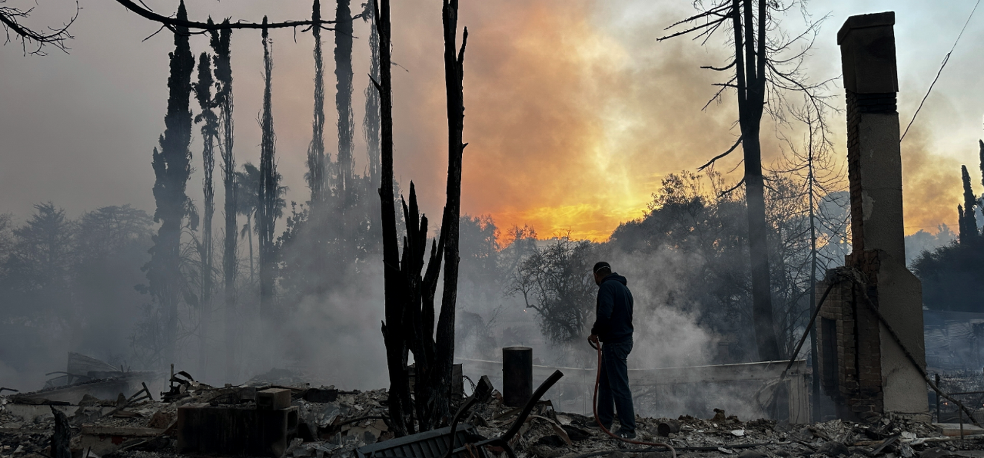 Por los devastadores incendios en Los Ángeles ya hay más de 130 mil evacuados.