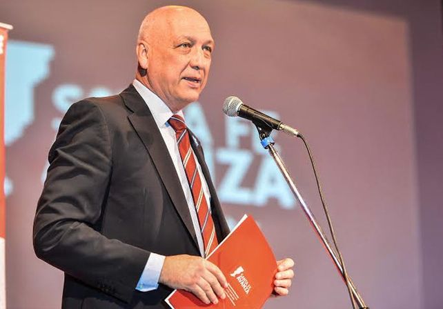 El gobernador Bonfatti dictó un decreto para que a partir del 1° de abril de 2016 rija un nuevo régimen referido a las actuaciones administrativas en el ámbito provincial./ Gobierno de la Provincia.