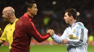 Cristiano Ronaldo acompañó a Messi tras la muerte de su padre: Mucha fuerza