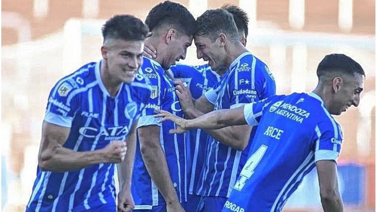Godoy Cruz se aprovechó de Racing en Mendoza