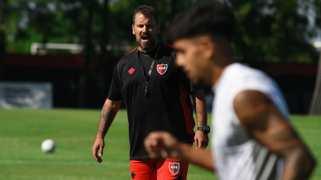 El Ogro Fabbiani entrenó para que Newell's sea un conjunto compacto defensivamente-