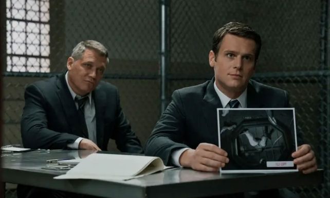 Bill Tench y Holden Ford, personajes principales de la serie Mindhunter, que se ve en Netflix