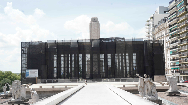 La tradicional postal del Monumento a la Bandera