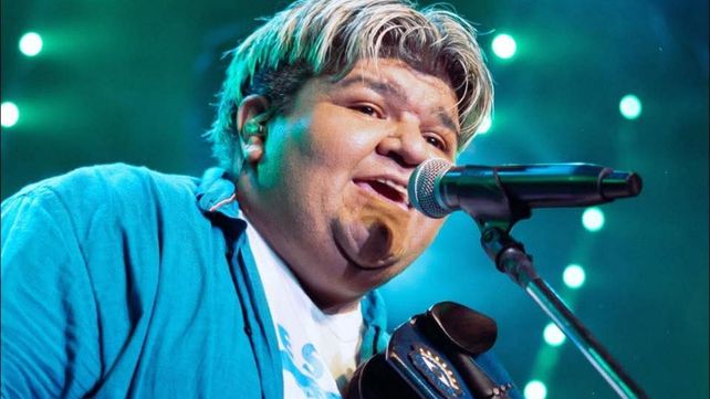 El tucumano Juanjo Abregú llega a Rosario para celebrar la Peña de los Trabajadores en un club de zona oeste