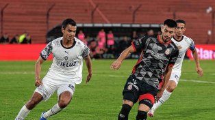 En un partido con muchas polémicas, Barracas Central e Independiente empataron 2-2.