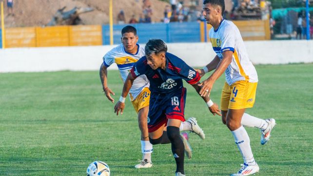 Cristian Bonesso entró muy bien y de sus pies nacieron centros punzantes para Leones FC en el final ante Central Ballester.