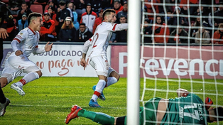 La fuerza y el corazón de los pibes de Colón no fue suficiente ante Huracán