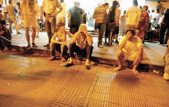 El 30 de diciembre de 2004 se presentaba en el boliche porteño República Cromañón el grupo Callejeros