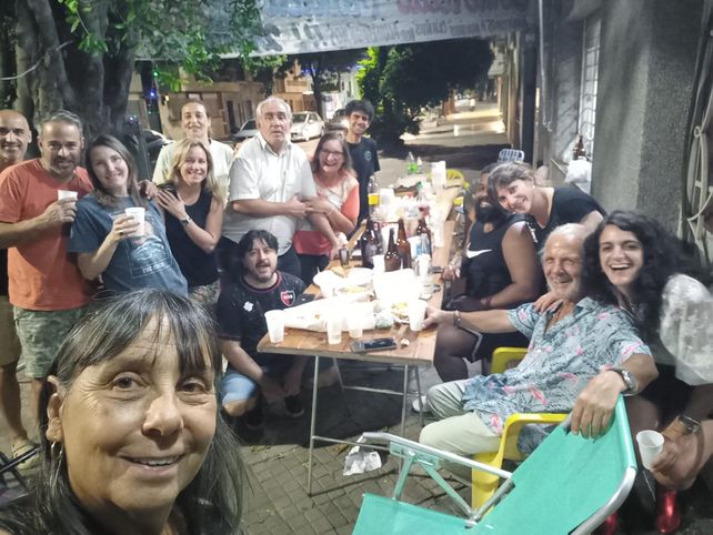 Con tablones y reposeras en las veredas, los clientes de 