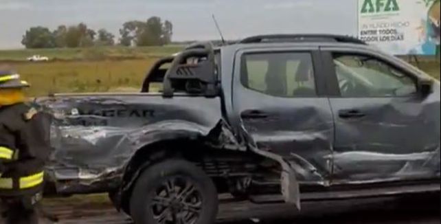Seis autos y un camión protagonizaron un choque en cadena en la autopista Rosario Córdoba. Dos personas resultaron heridas y debieron ser trasladadas al Heca.