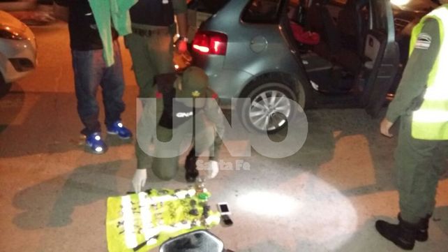 Delante de los testigos. Se cotejó el material estupefaciente.