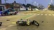 Choque y fuga en zona oeste. Un motociclista sufrió heridas serias y el automovilista huyó del lugar