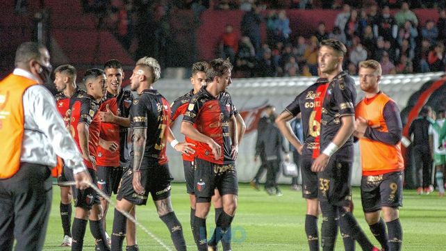 Colón gana y pierde más con el mismo sistema defensivo.
