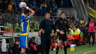 Jorge Almirón se pasó de rosca pero su equipo siguió marchando hacia una victoria fundamental