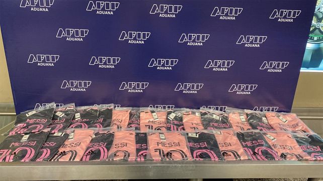Aduana detectó un aluvión de camisetas de Inter Miami ingresadas al país de manera irregular.
