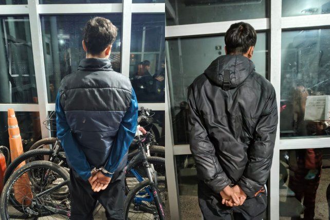 Los presuntos delincuentes fueron identificados en calle 1709 y Larralde.