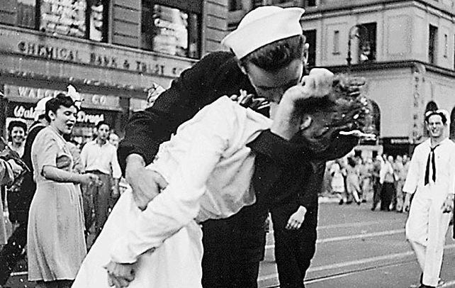 Ícono. La imagen tomada por Alfred Eisenstaedt el 14 de agosto de 1945.
