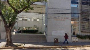 La joven fue manoseada y llevada a un descampado por el hombre, y luego se desvaneció en el baño.