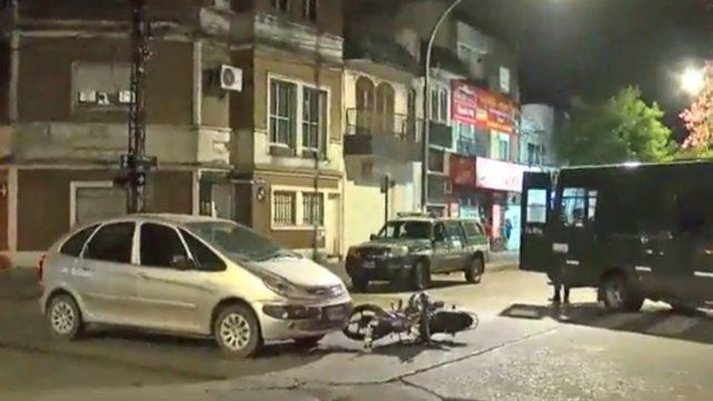 Una chica resultó herida tras chocar una moto y un auto en zona sur
