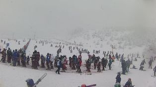 La nieve llegó a la cordillera y cubrió de blanco a Bariloche