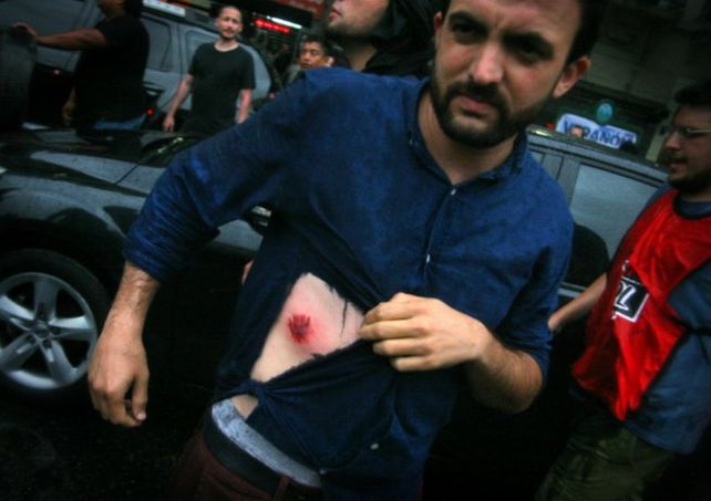 Así reprimió Gendarmería la marcha de abrazo al Congreso
