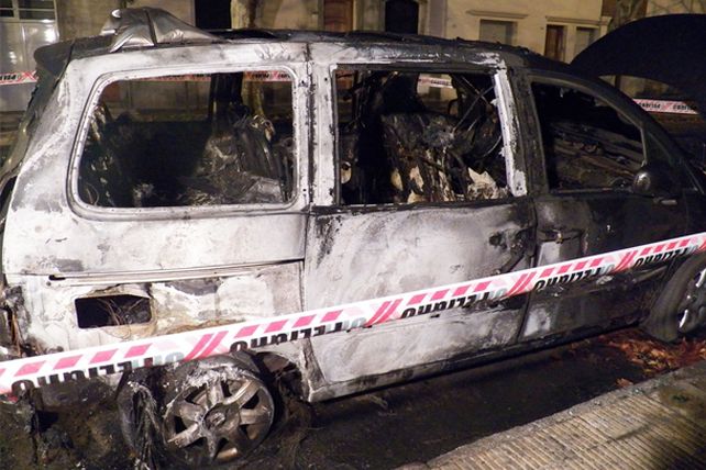 Incendian el auto del intendente Corral en su casa de B° Candioti