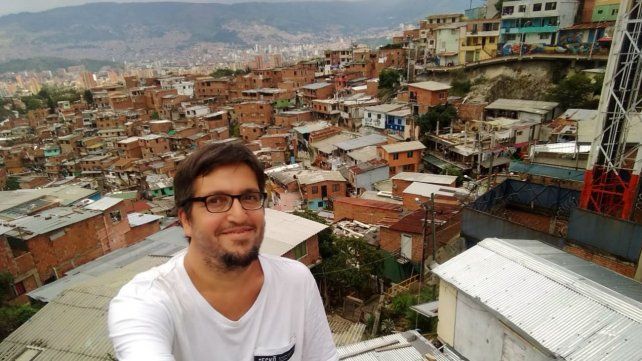 El investigador y docente Pablo García, en un viaje por Medellín (Colombia).